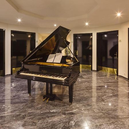 Business Hotel First 포이지스베르크 외부 사진