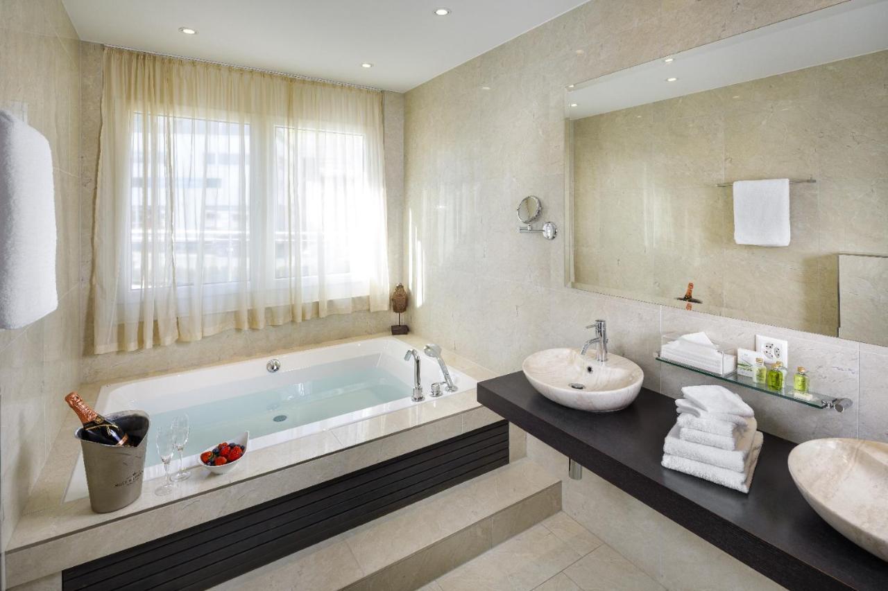 Business Hotel First 포이지스베르크 외부 사진