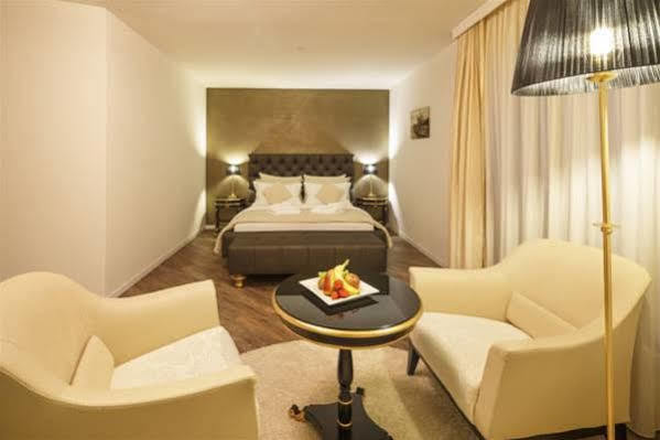 Business Hotel First 포이지스베르크 외부 사진